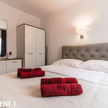 Maestral Apartments เวอร์ซาร์ ภายนอก รูปภาพ
