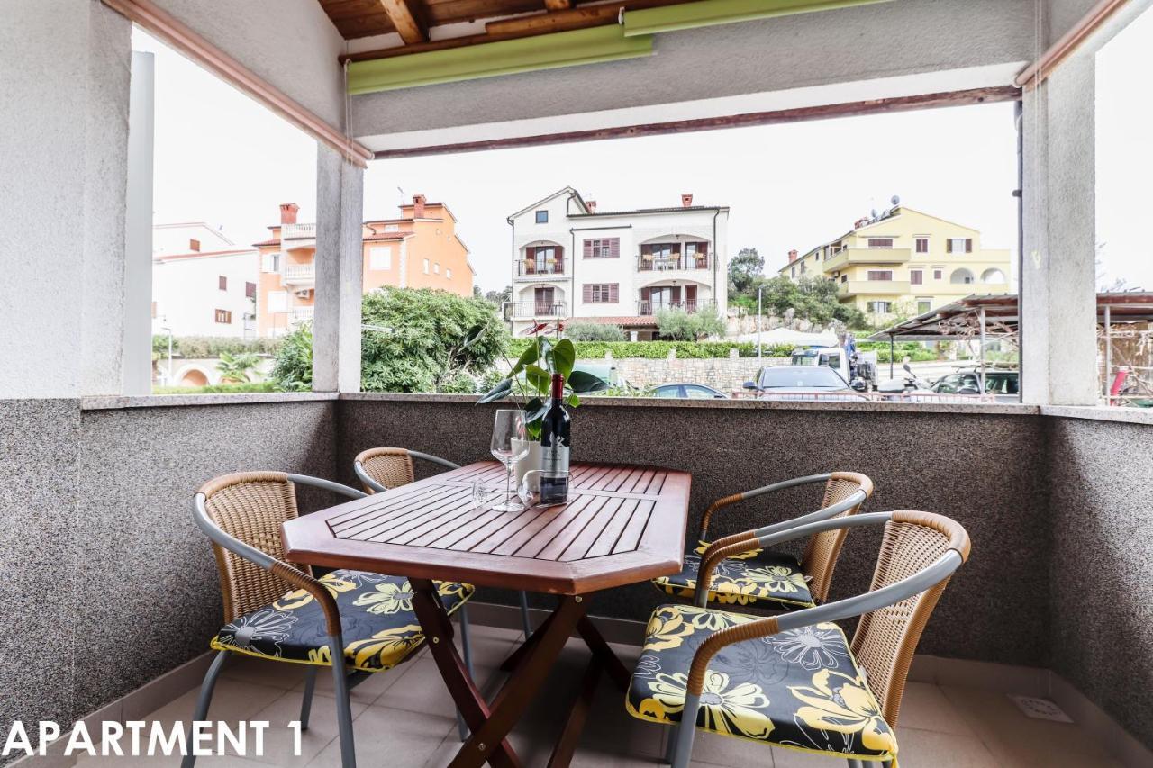 Maestral Apartments เวอร์ซาร์ ภายนอก รูปภาพ